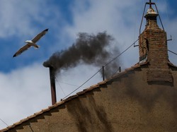 Pemungutan Suara Pertama Konklaf Hari Kedua Gagal Pilih Paus Baru