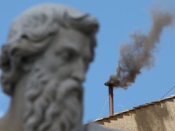 Menanti Asap Putih dari Kapel Sistina, Tanda Paus Baru Terpilih