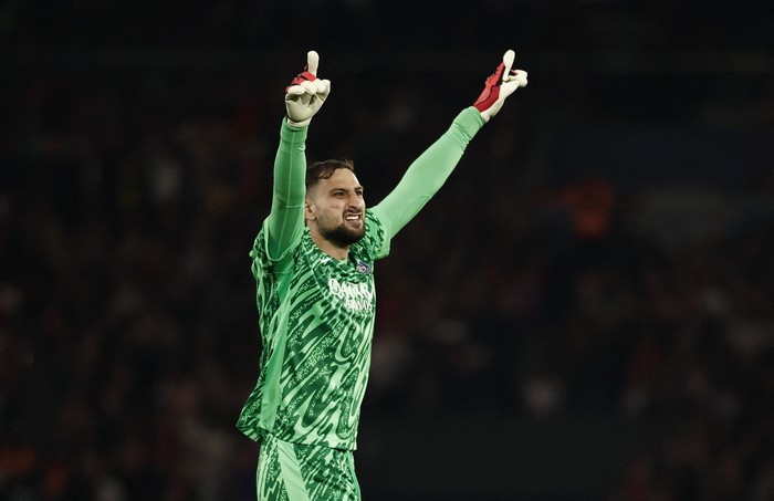 Soccer Football - Champions League - Semi Final - Second Leg - Paris St Germain v Arsenal - Parc des Princes, Paris, France - May 7, 2025 Paris St Germains Gianluigi Donnarumma celebrates after Achraf Hakimi scores their second goal REUTERS/Benoit Tessier