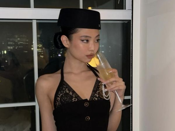 6 Gaya Jennie BLACKPINK Dikritik di After Party Met Gala, Pakai Tank Top Renda