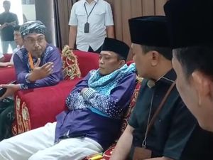 Digeruduk Massa, Kemenag Jamin Bupati Lombok Tengah Berangkat Haji Digeruduk Massa, Kemenag Jamin Bupati Lombok Tengah Berangkat Haji