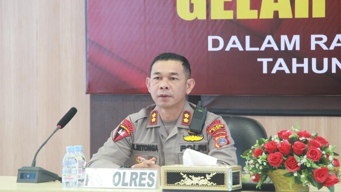 Kapolres Sigi AKBP Kari Amsah Ritonga. Kapolres Sigi AKBP Kari Amsah Ritonga. oknum polisi