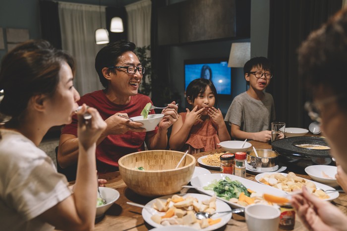 Kebiasaan makan malam orang China Kebiasaan makan malam China makan malam China