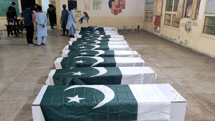 Men gather to attend funeral prayers of people who were killed after a madrasa was hit by an Indian strike in Bahawalpur, Pakistan May 7, 2025. REUTERS/Mahmood Zaheer