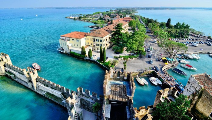 Kota Sirmione di Italia