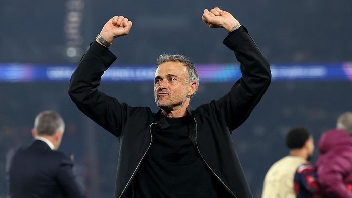 Luis Enrique PARIS, FRANCE - MAY 7: coach Luis Enrique of Paris Saint Germain celebrates the victory after the match during the UEFA Champions League match between Paris Saint Germain v Arsenal at the Parc des Princes on May 7, 2025 in Paris France (Photo by Rico Brouwer/Soccrates/Getty Images)