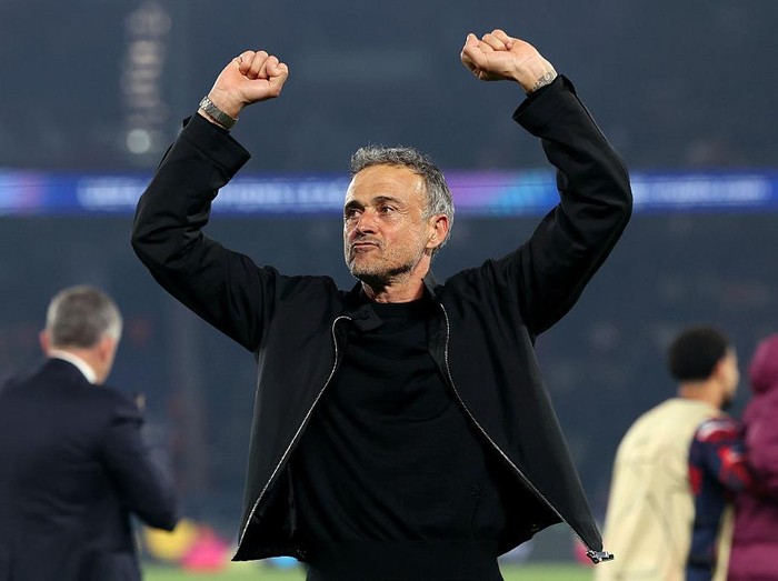 PARIS, FRANCE - MAY 7: coach Luis Enrique of Paris Saint Germain celebrates the victory after the match  during the UEFA Champions League  match between Paris Saint Germain v Arsenal at the Parc des Princes on May 7, 2025 in Paris France (Photo by Rico Brouwer/Soccrates/Getty Images)