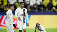 Thiago Silva (tengah) sudah pulang ke Brasil memperkuat Fluminense, sementara Angel Di Maria (kanan) kini di Benfica. Marco Verratti (kiri) yang masuk di babak kedua pada final 2020 sudah hijrah ke Qatar sejak 2023. Foto: Getty Images/Alex Grimm