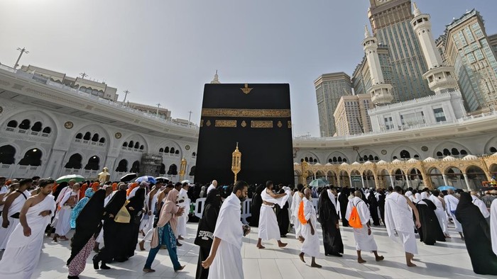 Masjidil Haram Mulai Dipadati Jamaah Jelang Haji Umat Islam dari aneka macam negara berlangsung di Masjidil Haram, Makkah, Arab Saudi, Rabu (7/5/2025). Jamaah kandidat haji dari aneka macam negara seumpama Bangladesh, Pakistan dan Turkiye telah hingga di Kota Makkah menjelang puncak ibadah haji yang diperkirakan jatuh pada 5-6 Juni mendatang, sementara jamaah kandidat haji Indonesia direncanakan memasuki Kota Makkah mulai 11 Mei 2025. ANTARA FOTO/Andika Wahyu