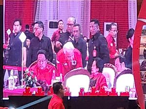 Megawati Hadiri Trisakti Tourism Didampingi Prananda Prabowo Megawati Hadiri Trisakti Tourism Didampingi Prananda Prabowo