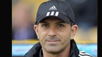 Dilihat-lihat sepertinya cocok juga Mikel Arteta kalau ditunjuk jadi manajer Stoke City. (Foto: Twitter)