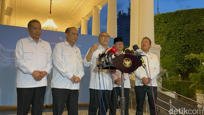 Menko Pangan Zulkifli Hasan menyebut telah ada 9.835 Koperasi Desa Merah Putih yang terbentuk. Ia menyampaikan jumlahnya terus bertambah. (Eva S/detikcom)