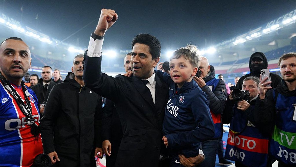 Presiden PSG Nasser Al-Khelaifi (tengah). Foto: Getty Images/David Ramos