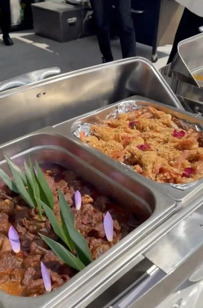Pasangan  Ini Sajikan Nasi Lemak dan Teh Tarik di Pesta Pernikahan