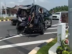 Penampakan Alphard Ringsek Diseruduk Bus Pengantar Haji di Exit Tol Klaten