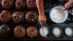 Penjualan Kue Serabi Solo Terdampak Kenaikan Harga Kelapa