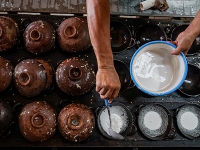 Penjualan Kue Serabi Solo Terdampak Kenaikan Harga Kelapa