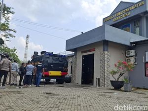 65 Tahanan di Lapas Musi Rawas Dipindahkan ke Nusa Kambangan Usai Kerusuhan 65 Tahanan di Lapas Musi Rawas Dipindahkan ke Nusa Kambangan Usai Kerusuhan