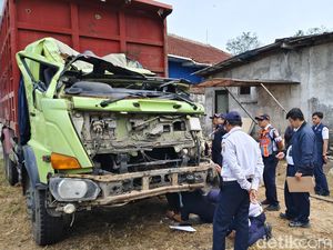 Sopir Asal Bojonegoro Laka Maut Truk Tabrak Angkot di Purworejo Meninggal Sopir Asal Bojonegoro Laka Maut Truk Tabrak Angkot di Purworejo Meninggal