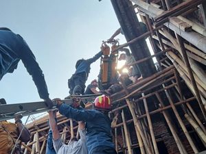 Kondisi Pekerja Kesetrum di Lantai 3 Bantul hingga Dievakuasi Damkar