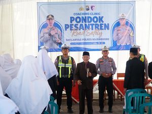 Polisi Ajak Santri di Bojonegoro Ciptakan Keselamatan Lalu Lintas Polisi Ajak Santri di Bojonegoro Ciptakan Keselamatan Lalu Lintas