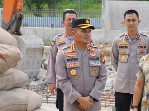 Polri Peduli, Polres Bekasi Sumbang Ratusan Semen untuk Pembangunan Gereja