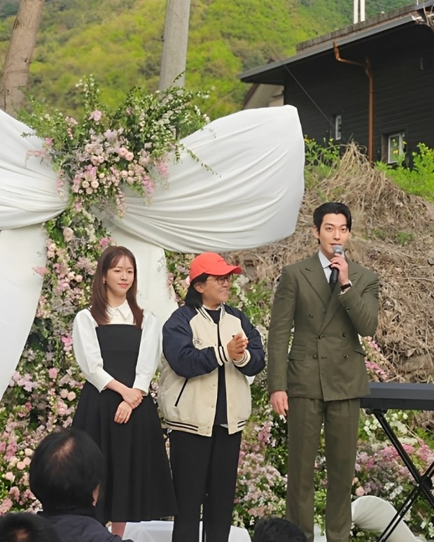 Potret Han Ji Min dan Kim Woo Bin di pernikahan Jung Eun Hye