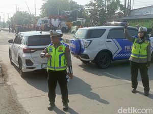 Evakuasi Truk Tertabrak KA di Kaligawe Semarang, Lalu Lintas Dialihkan Evakuasi Truk Tertabrak KA di Kaligawe Semarang, Lalu Lintas Dialihkan