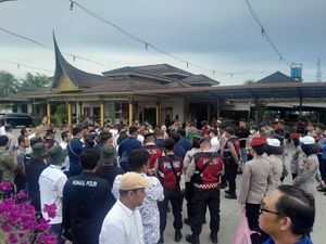 23 Tahun Berdiri Dilahan PTPN IV, Restoran di Sergai Dibongkar 23 Tahun Berdiri Dilahan PTPN IV, Restoran di Sergai Dibongkar
