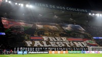 Menjelang laga Liga Champions menjamu Atletico Madrid pada 6 November 2024, ultras PSG memampang tifo Free Palestine. Foto: Getty Images/Xavier Laine