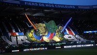 Di bulan April 2024, ultras PSG memperlihatkan sebuah tifo yang bergambar karakter Yoda dari Star Wars. Tifo ini mejeng menjelang leg pertama perempatfinal Liga Champions. Foto: Getty Images/Xavier Laine