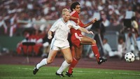 Musim 1987/1988. Guus Hiddink memoles PSV Eindhoven untuk menjadi juara Eredivisie, KNVB Cup, dan Piala Champions. Ronaldo Koeman turut memperkuat skuad PSV saat itu. Foto: Getty Images/Getty Images