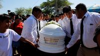 Suasana Duka Pemakaman Pekerja Tambang Korban Penculikan di Peru