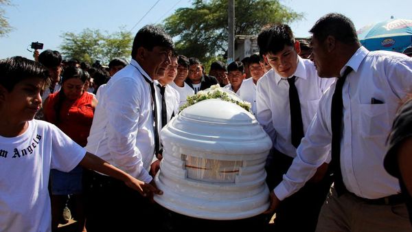 Suasana Duka Pemakaman Pekerja Tambang Korban Penculikan di Peru