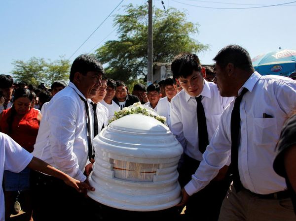 Suasana Duka Pemakaman Pekerja Tambang Korban Penculikan di Peru
