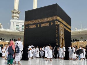 Rahasia Lantai Masjidil Haram yang Dingin dan Aman untuk Tawaf Tanpa Alas Kaki Rahasia Lantai Masjidil Haram yang Dingin dan Aman untuk Tawaf Tanpa Alas Kaki