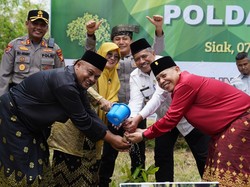 Bupati Siak Terpilih Puji Kapolda Riau, Sebut Irjen Herry Polisi Hijau