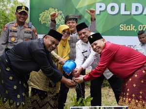 Bupati Siak Terpilih Puji Kapolda Riau, Sebut Irjen Herry Polisi Hijau Bupati Siak Terpilih Puji Kapolda Riau, Sebut Irjen Herry Polisi Hijau