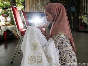 Warga Belajar Membatik Koja untuk Lestarikan Budaya Betawi Warga Belajar Membatik Koja untuk Lestarikan Budaya Betawi