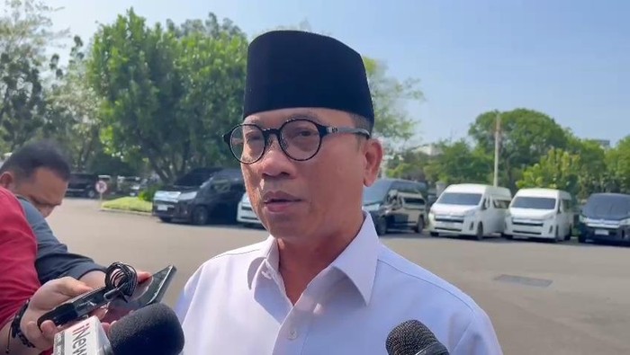 Menteri Desa dan Pembangunan Daerah Tertinggal (PDT) Yandri Susanto di kompleks Istana Kepresidenan, Jakarta, Kamis (8/5/2025).