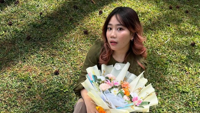 Highlight Dunia Hiburan InsertLive : Ayah Terseret Skandal Selingkuh, 7 Potret Zara Anak Ridwan Kamil Ubah Penampilan