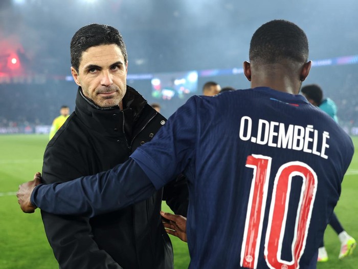 2213960429 PARIS, FRANCE - MAY 07: Mikel Arteta, Manager of Arsenal, shakes hand with Ousmane Dembele of Paris Saint-Germain at full-time following his teams defeat and subsequent elimination after the UEFA Champions League 2024/25 Semi Final Second Leg match between Paris Saint-Germain and Arsenal FC at Parc des Princes on May 07, 2025 in Paris, France. (Photo by Lars Baron - UEFA/UEFA via Getty Images)
