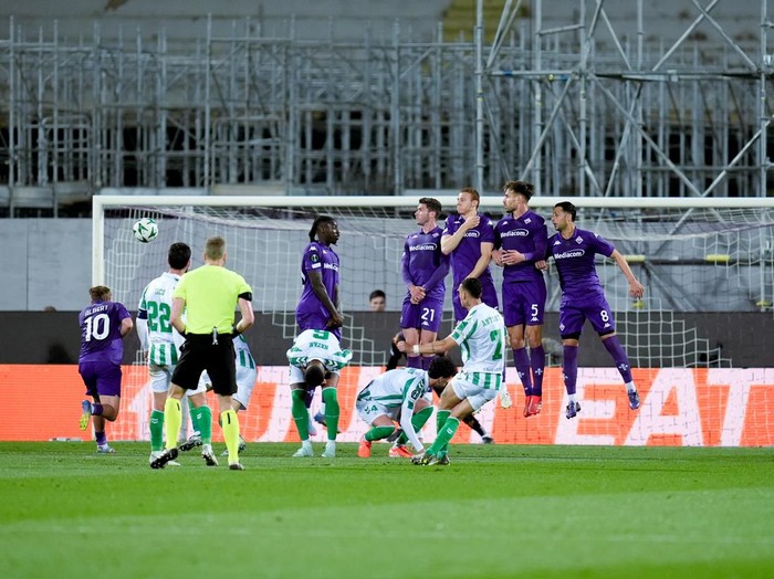 Antony Matheus dos Santos of Real Betis Balompie scores first goal during the UEFA Conference League 2024/25 Semi Final Second Leg match between ACF Fiorentina and Real Betis Balompie at Stadio Artemio Franchi on May 8, 2025 in Florence, Italy. (Photo by Giuseppe Maffia/NurPhoto via Getty Images)