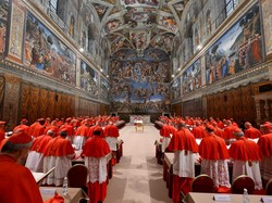Mengapa Kardinal Memakai Jubah Warna Merah? Simak Alasannya