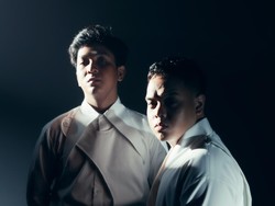 Dewi Versi Daun Jatuh, Lebih Santai dan Personal