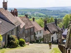 Warga di Wilayah Ini Cuma Bisa Pasrah Rumahnya Selalu Diintip Turis