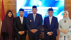 Gubsu Bobby Lantik Kabiro Umum dan PBJ Setda Sumut