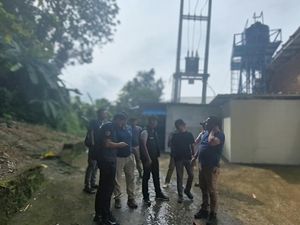 Imigrasi Amankan Dua Warga Korea Selatan di Sukabumi Imigrasi Amankan Dua Warga Korea Selatan di Sukabumi