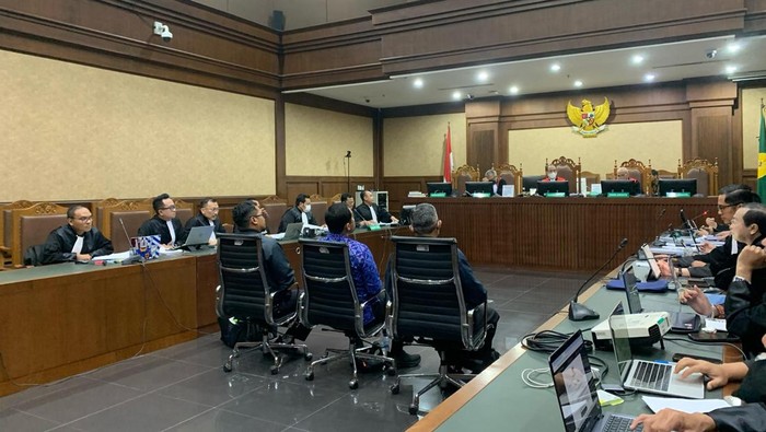 Jaksa KPK mendatangkan tiga penyidiknya selaku saksi di sidang Sekjen PDIP Hasto Kristiyanto. Tim aturan Hasto pribadi protes. (Mulia/detikcom). Jaksa KPK mendatangkan tiga penyidiknya selaku saksi di sidang Sekjen PDIP Hasto Kristiyanto. Tim aturan Hasto pribadi protes. (Mulia/detikcom).