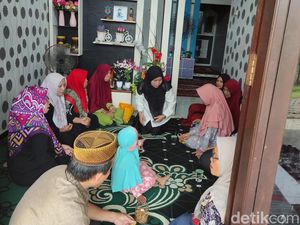 Suasana Haru di Rumah Duka Jemaah Haji Sidoarjo yang Wafat di Pesawat